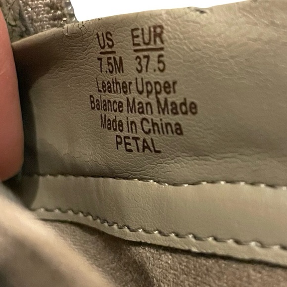 Sam Edelman Buckle Petal Booties in Tan Size 7.5 - Picture 8 of 9